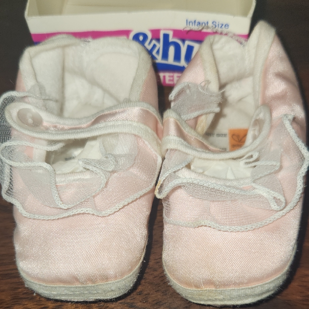 Vintage Snug&Hug Infant Gold Bug pink Dress Booties.